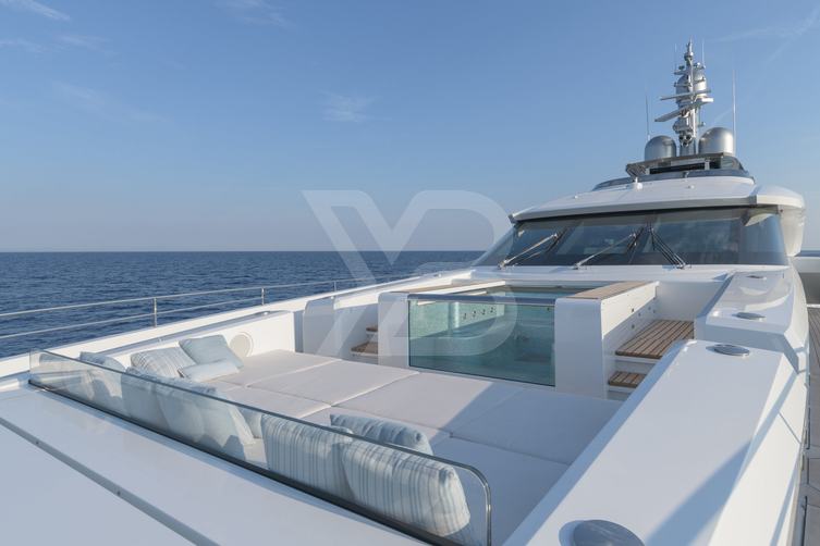 EIV yacht exterior 3