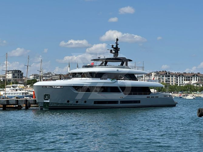 Cabana yacht exterior 7