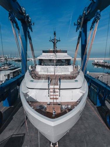 Gindungo yacht exterior 4