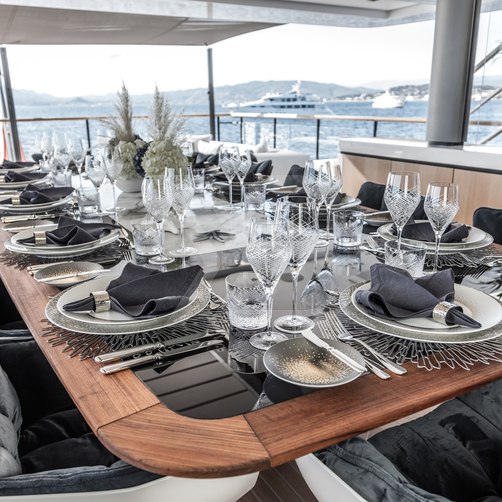 Severin's yacht interior 21