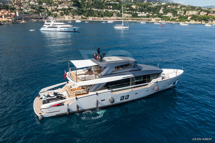 Bella Bianco yacht exterior 6