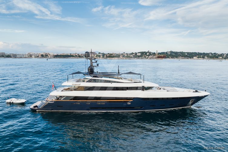OM yacht exterior 33