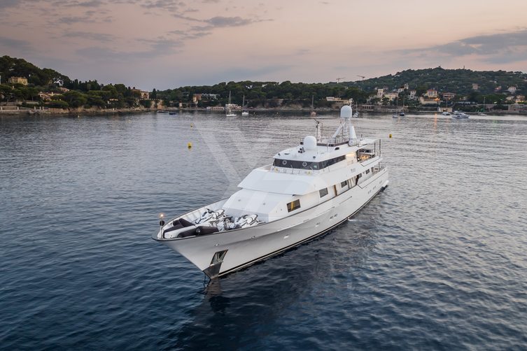 DNA yacht exterior 8