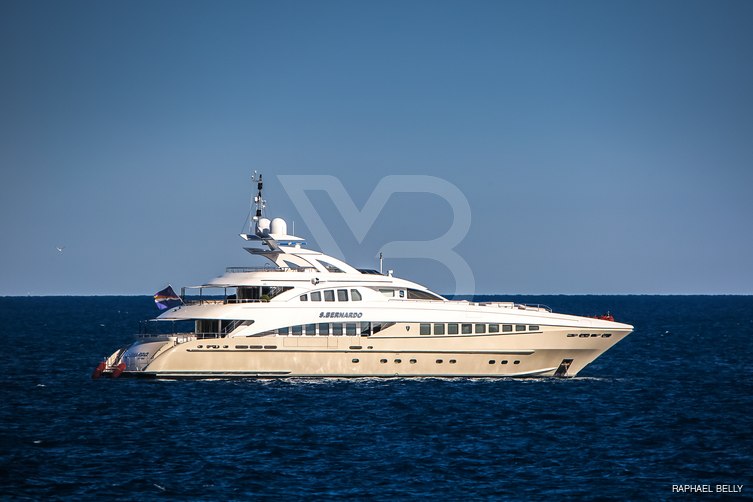 Sharkfinn yacht exterior 2