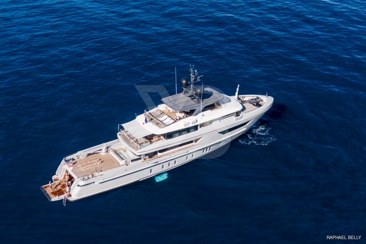 X yacht exterior 14