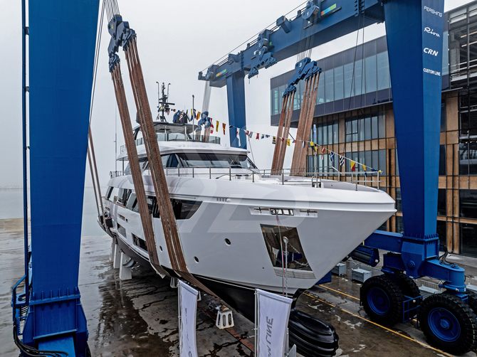 Custom Line 33/34 yacht exterior 5