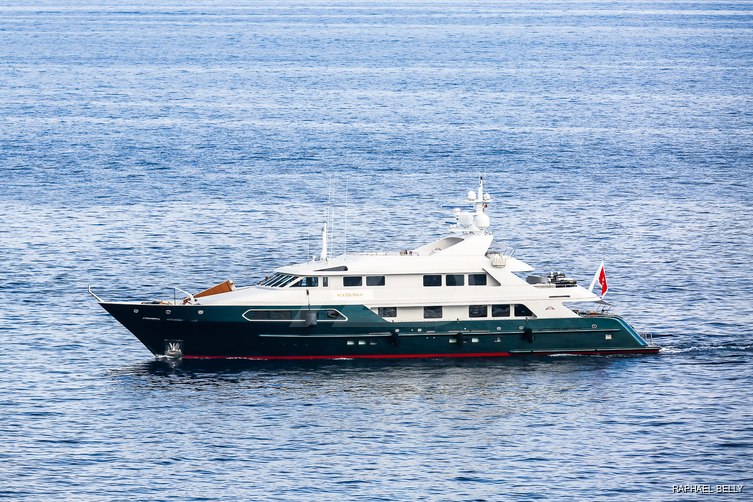 Sierra 2 yacht exterior 2