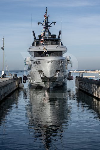 Lt. Pete Maverick Mitchell yacht exterior 3