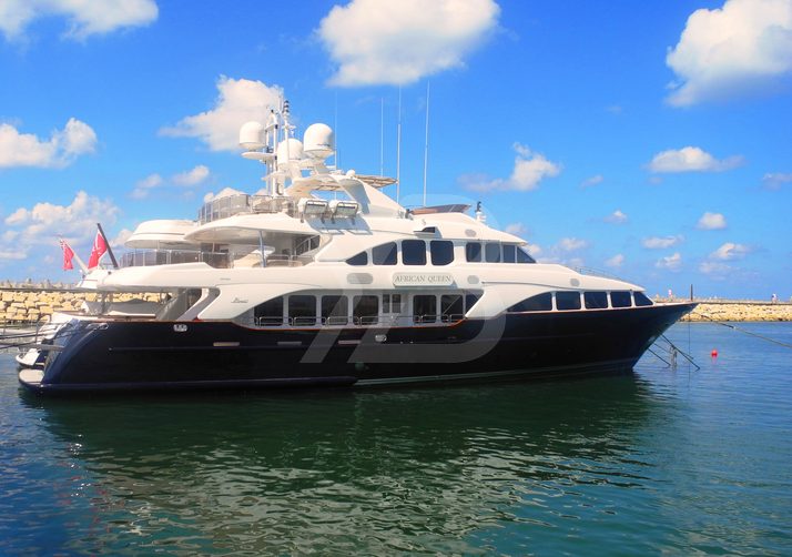 Soho yacht exterior 2
