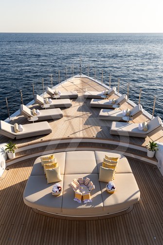 Artisan yacht exterior 114