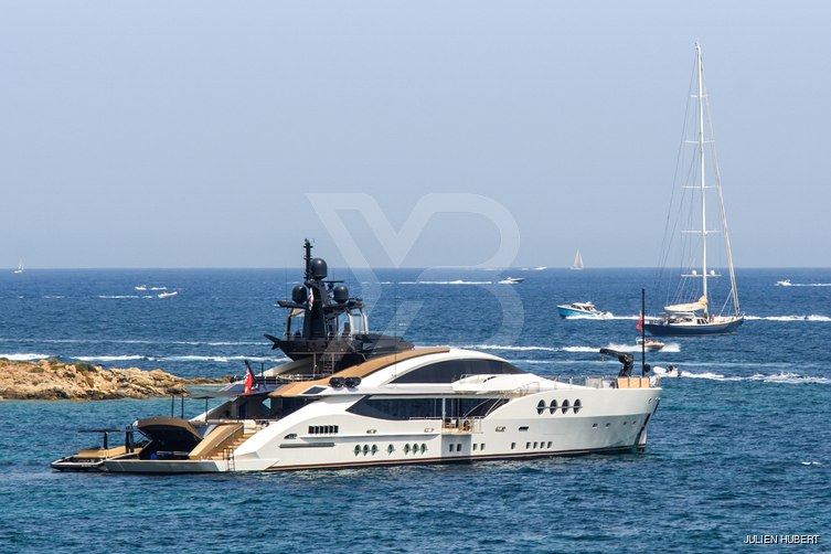 Lady M yacht exterior 5