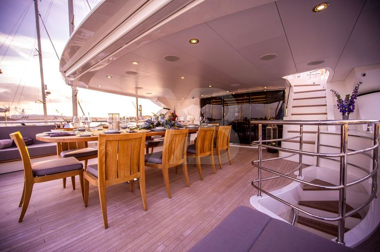 Aqua Libra yacht interior 17