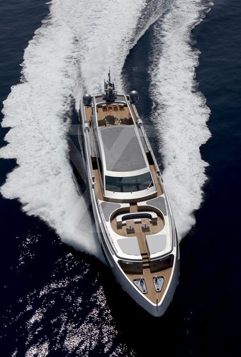 Bon Vivant yacht exterior 3