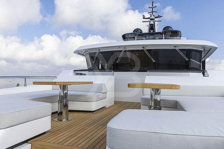 Vayus yacht exterior 36