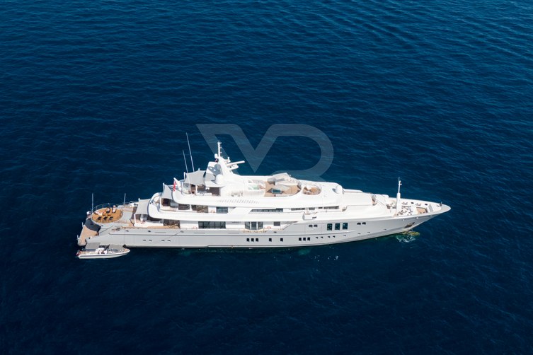 Siren yacht exterior 2