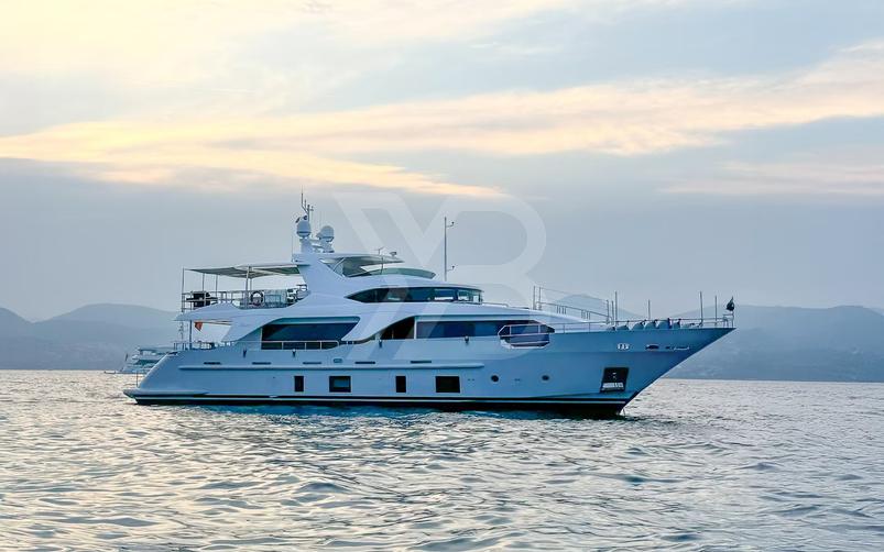 Horizon yacht exterior 2