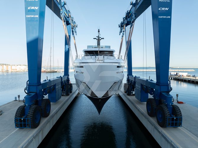 Claire de Lune yacht exterior 11