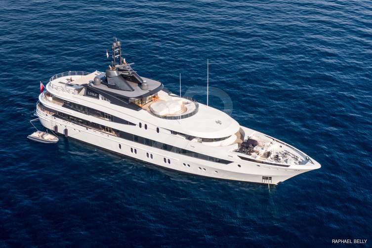 AHS yacht exterior 2