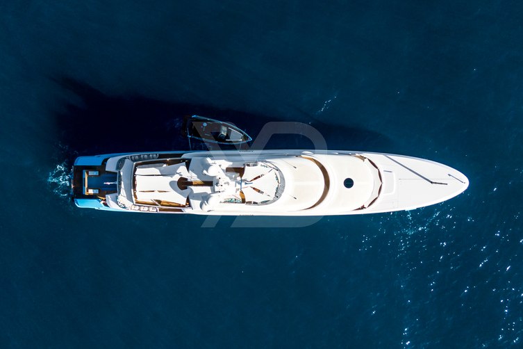 Axioma yacht exterior 37