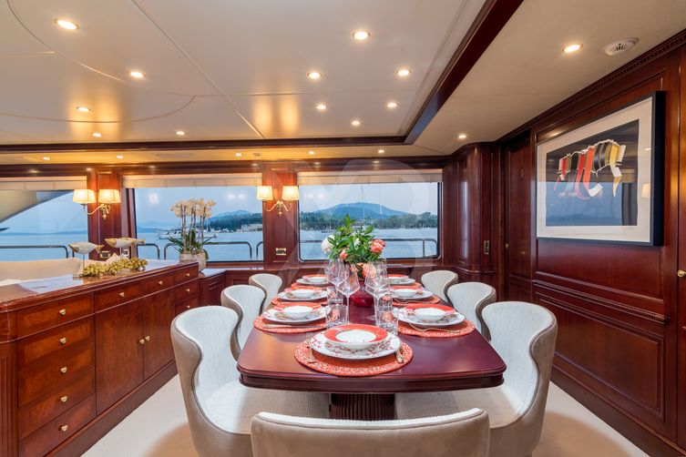 Endless Summer yacht interior 9