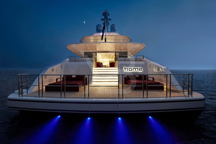 Home yacht exterior 6