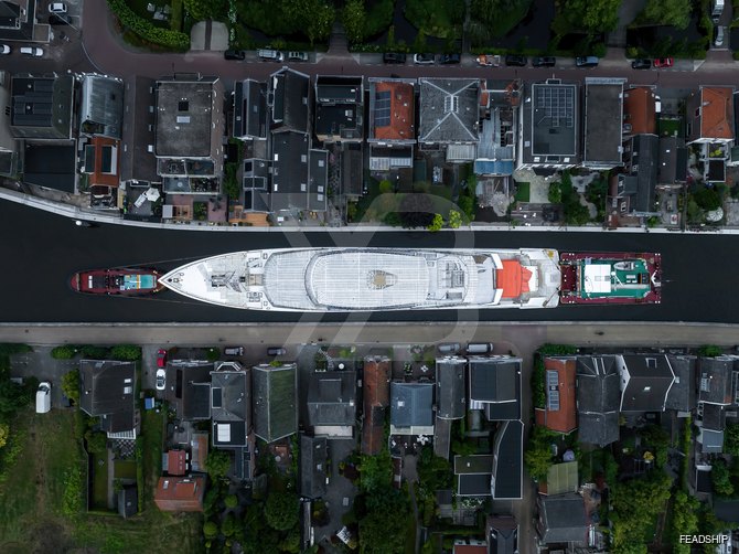 Les Cinq yacht exterior 25