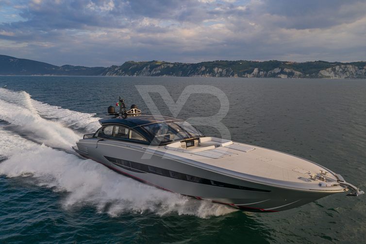 Aldabra yacht exterior 3