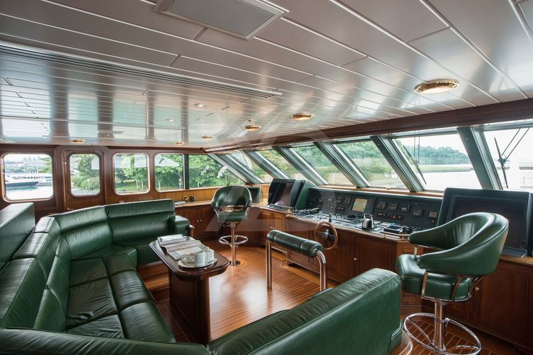 Paraffin yacht interior 21