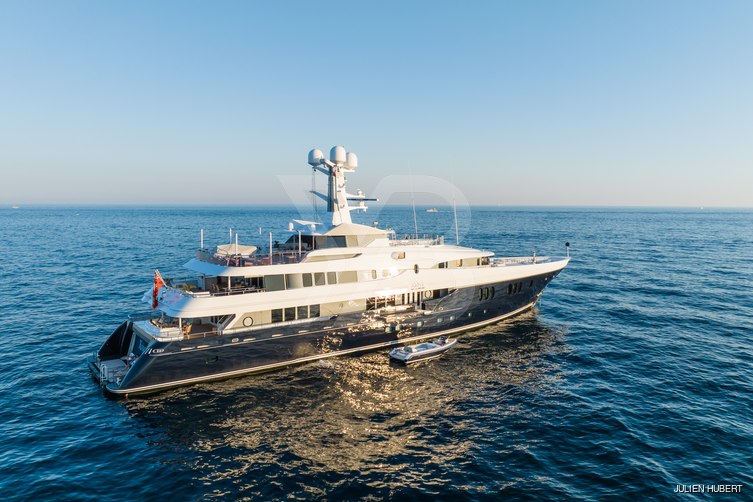 Kaiser yacht exterior 19