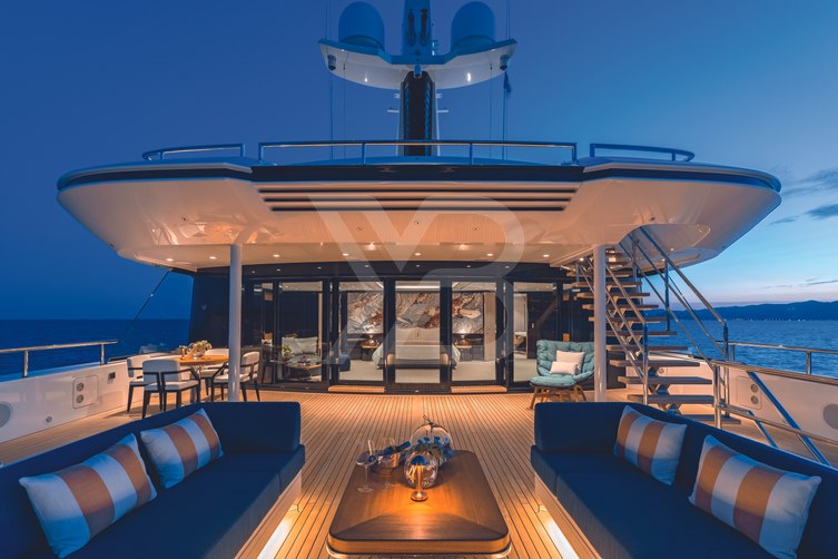 Starlust yacht exterior 3