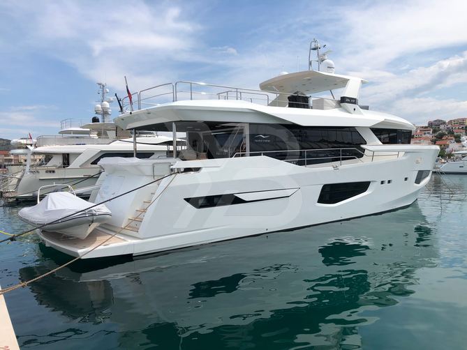 Lady Stefani yacht exterior 4