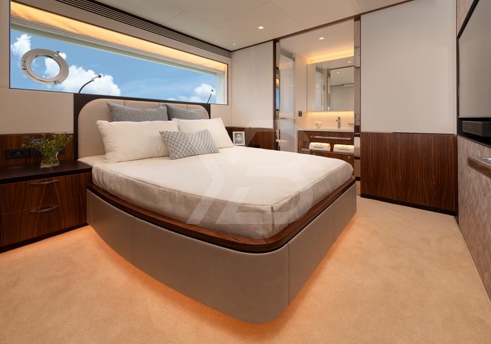 Horizon FD100 /911 yacht interior 13