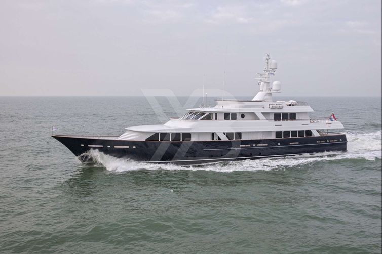 Valoria B yacht exterior 2