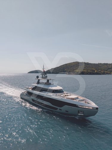 Luz de Mar yacht exterior 4