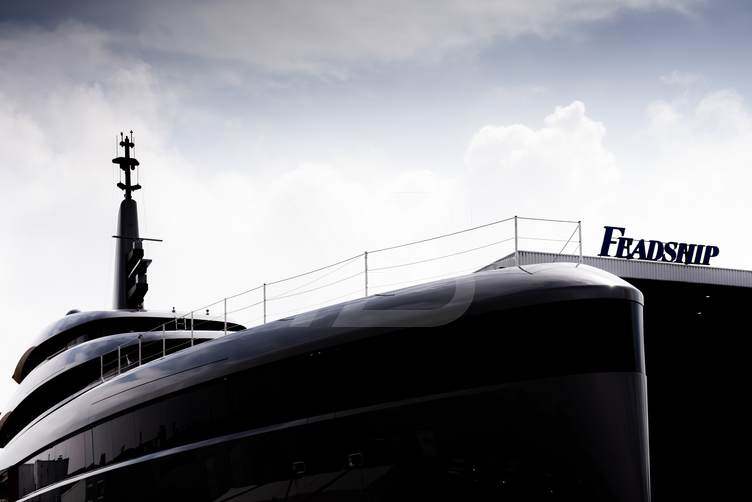 Obsidian yacht exterior 9