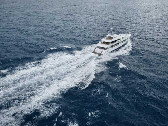 Juno yacht exterior 7