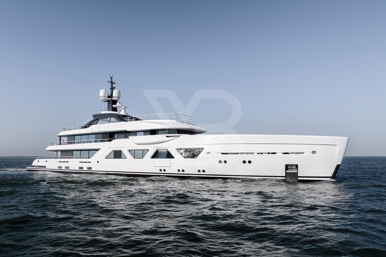 Khalidah yacht exterior 2