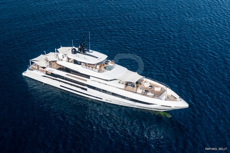 Alisa yacht exterior 7