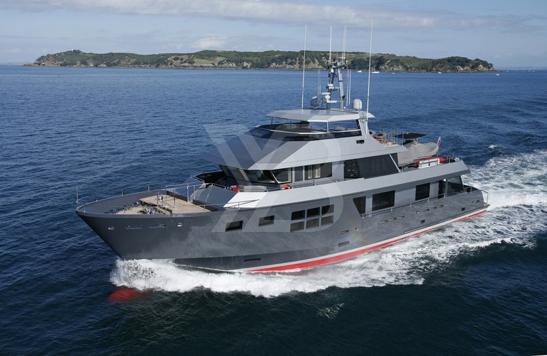 Akiko yacht exterior 2