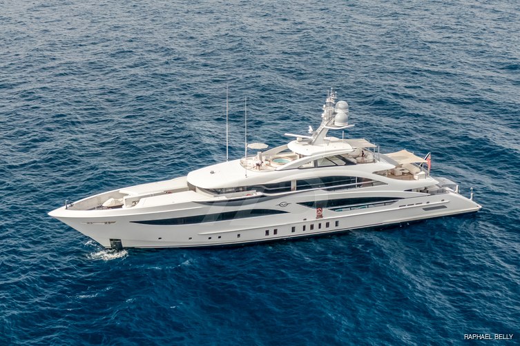 Galvas yacht exterior 9