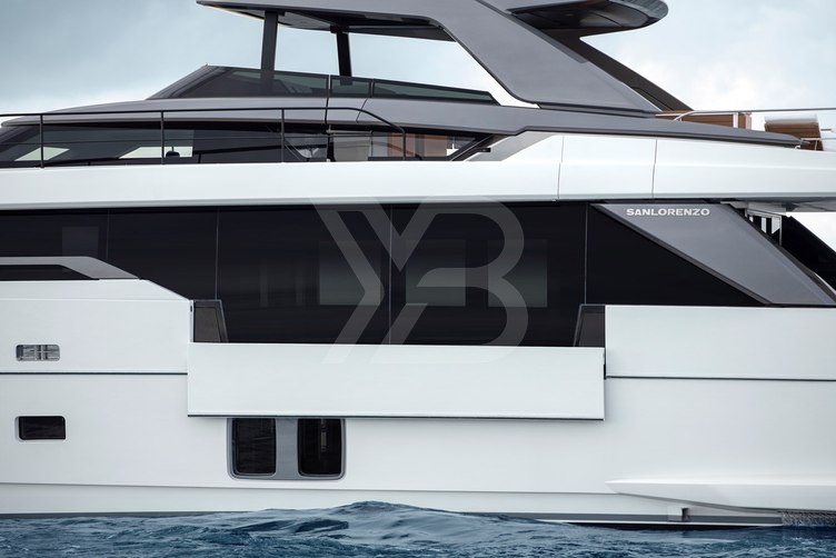 Bank Win yacht exterior 3