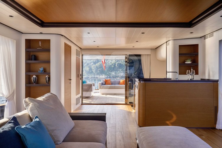 Gipsy VI yacht interior 11