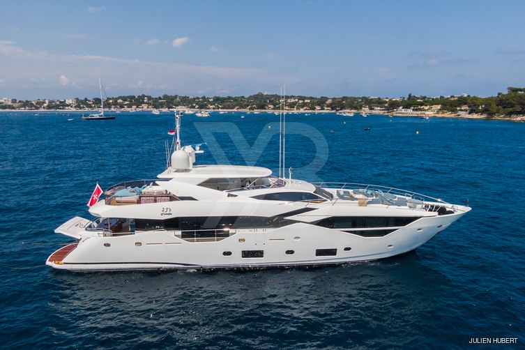 2 J's of London yacht exterior 6