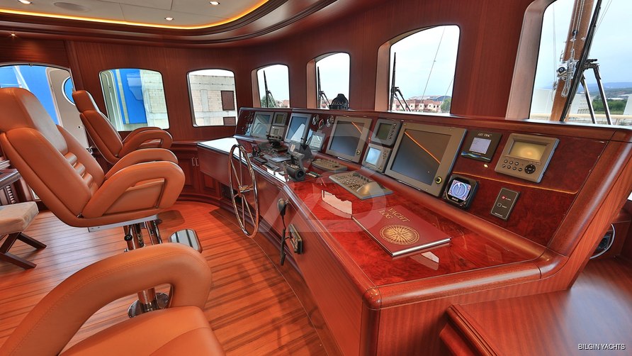 Omnia 1 yacht interior 11