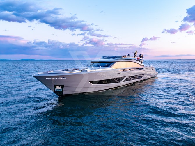 Effe yacht exterior 2
