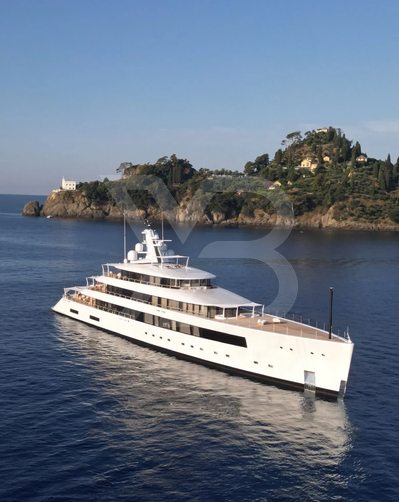 Sakura yacht exterior 11