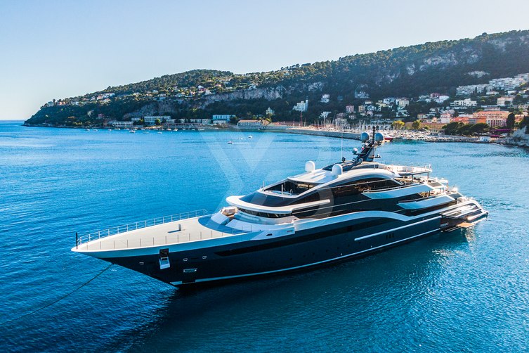 Dar yacht exterior 22