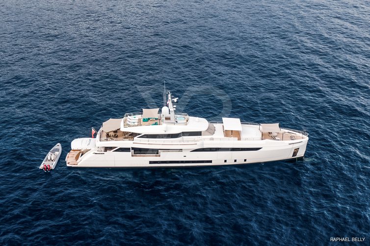 Timeless yacht exterior 12