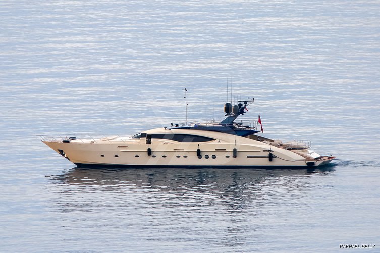 AK Royalty yacht exterior 5