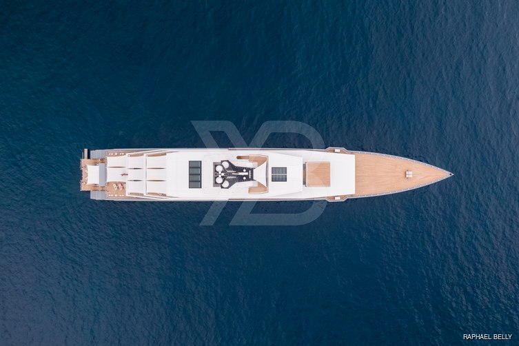 Seven Seas yacht exterior 4